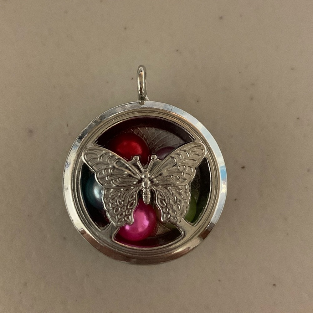 Butterfly 🦋 multiple pearl pendant (pearl not included)